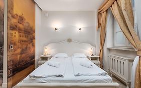 Celna 2/4 By Homeprime